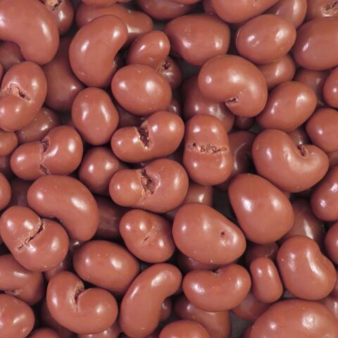 Cashewnoten met een laag melkchocolade