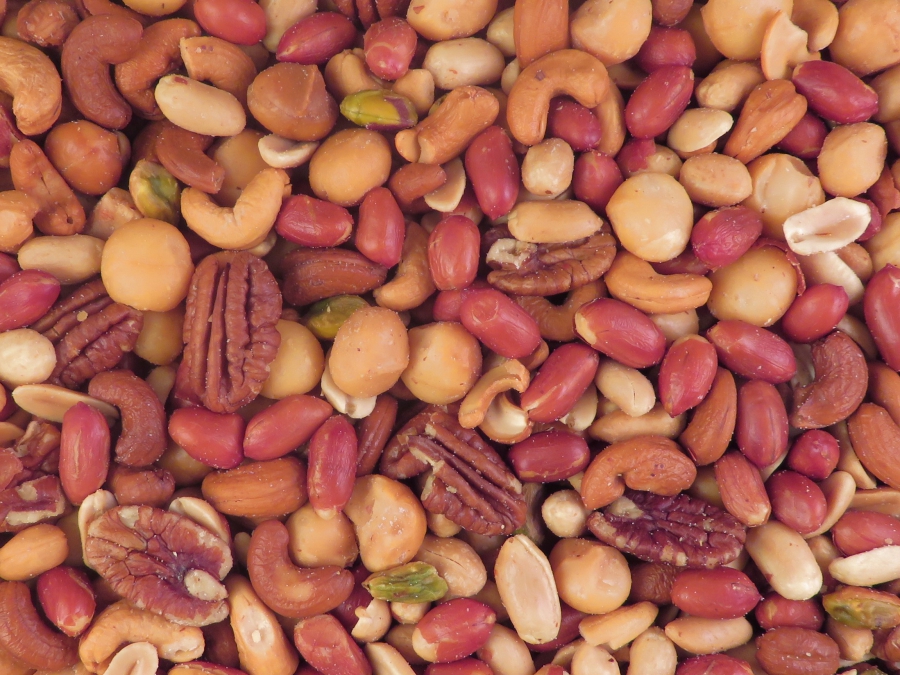 De Heyhoef-mix: cashewnoten, pecannoten en pinda's door elkaar